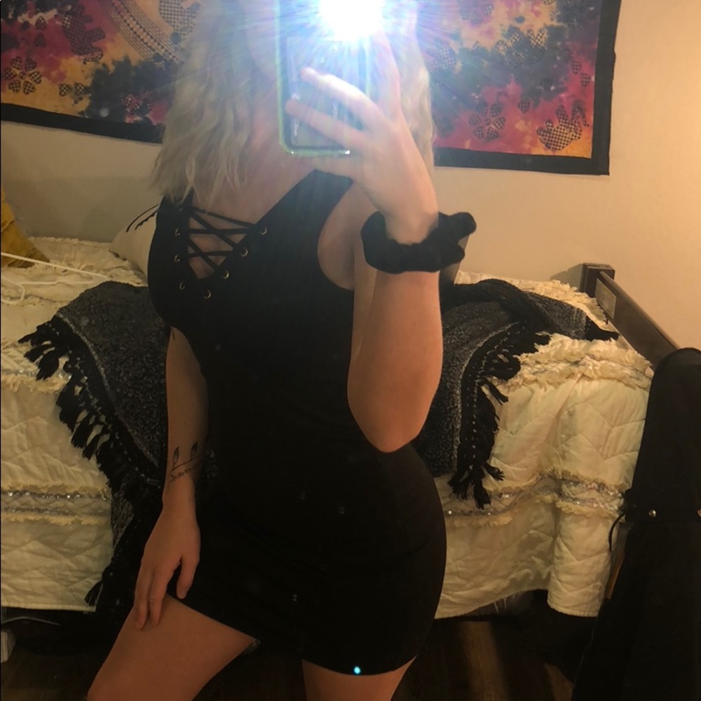 BLACK BODYCON GUESS DRESS